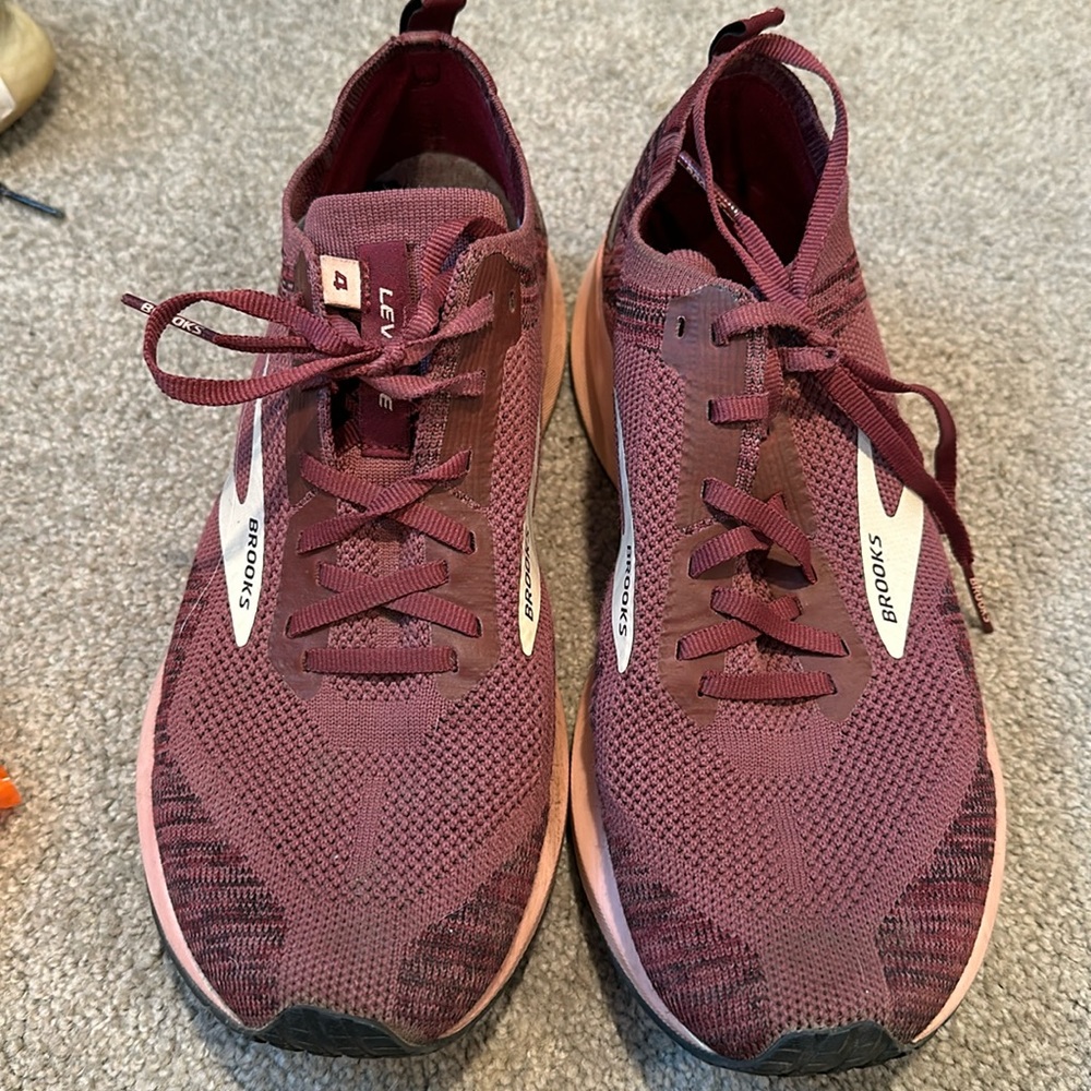 Brooks Levitate Tennis Shoe